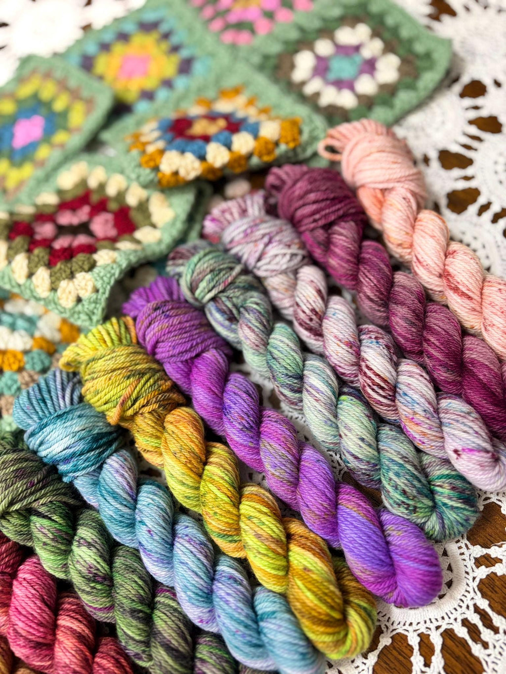 Colour Pop Blanket Bits Deluxe Pack – 15 Mini Skeins + 100g Skein Hand Dyed Merino, 8ply, 910m, 75% Merino 25% Nylon