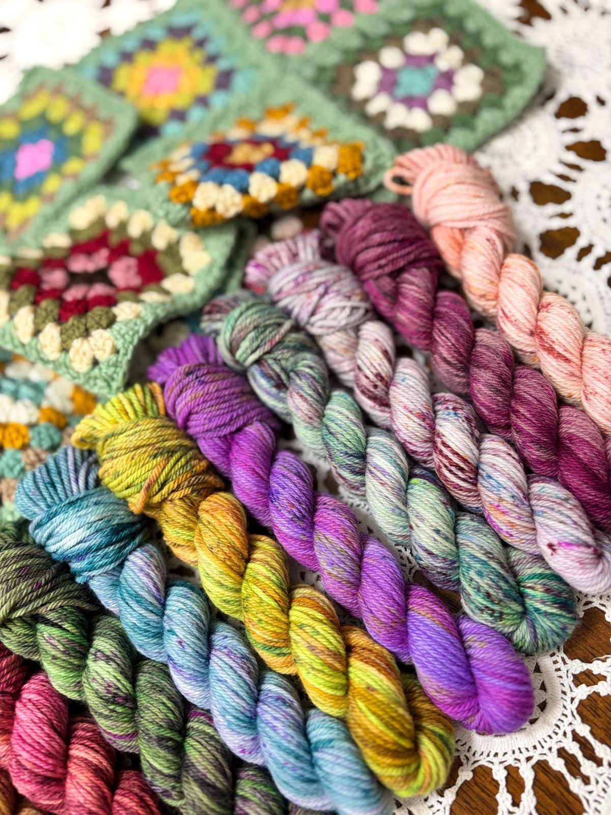 Colour Pop Blanket Bits Deluxe Pack – 15 Mini Skeins + 100g Skein Hand Dyed Merino, 8ply, 910m, 75% Merino 25% Nylon