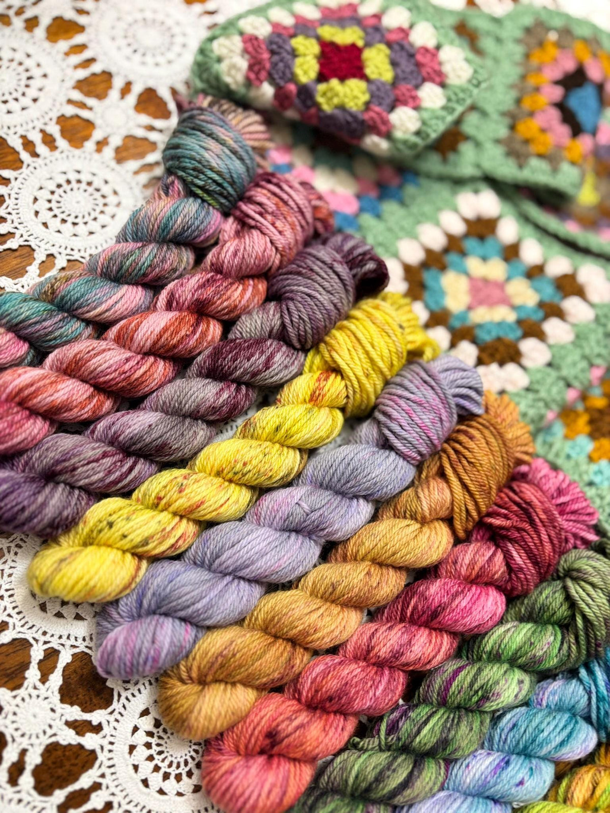 Colour Pop Blanket Bits Deluxe Pack – 15 Mini Skeins + 100g Skein Hand Dyed Merino, 8ply, 910m, 75% Merino 25% Nylon